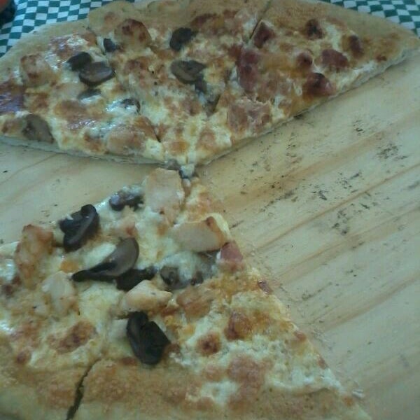 Foto diambil di Capriccio Pizza &amp; Pasta oleh Ale Z. pada 6/3/2013