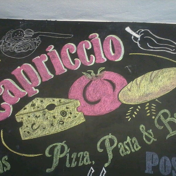 Photo prise au Capriccio Pizza &amp; Pasta par Ale Z. le6/2/2013