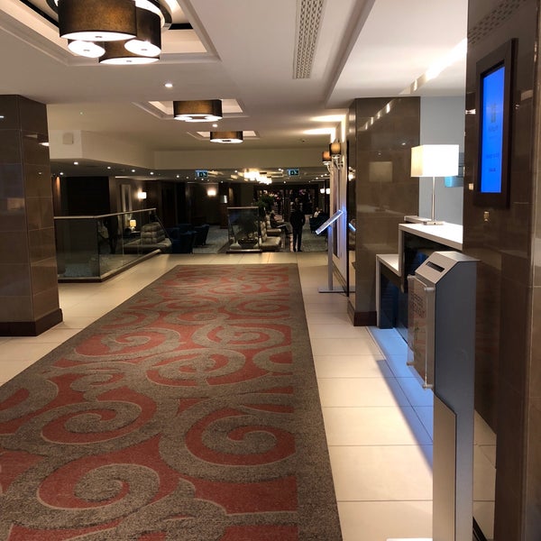 รูปภาพถ่ายที่ Holiday Inn London - Kensington โดย HP เมื่อ 10/14/2018