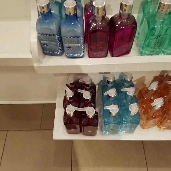 Bath & Body Works (Now Closed) Cosmetics Store in Chicago