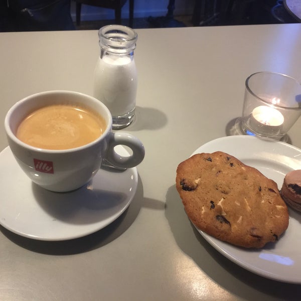 Photo taken at BOULANGERIE by Linda T. on 1/31/2018