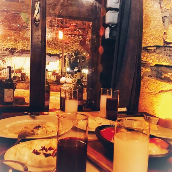 Foto tirada no(a) Tarihi Köy Restaurant por Buket⚖️ em 2/9/2019