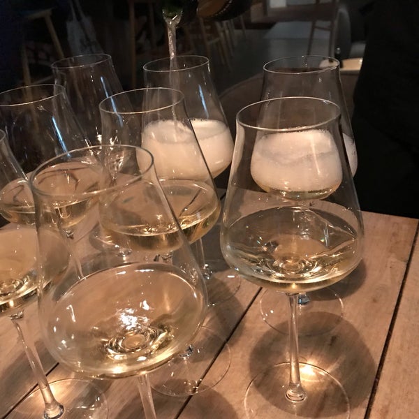 รูปภาพถ่ายที่ Apéro Wine Bar โดย Level 3. เมื่อ 6/17/2019