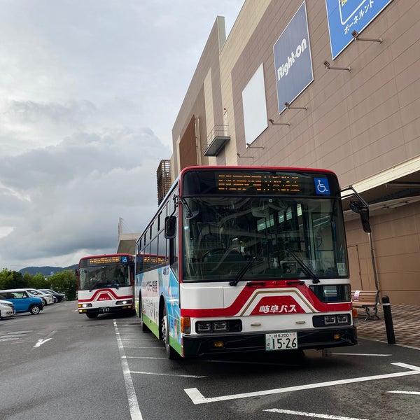 Fotos En イオンモール各務原バス停 那加萱場町3 8 Fotos En イオンモール各務原バス停 那加萱場町3 8
