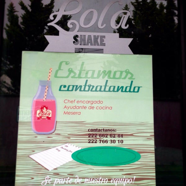รูปภาพถ่ายที่ Lola Shake Burger House โดย Mariana P. เมื่อ 9/28/2015