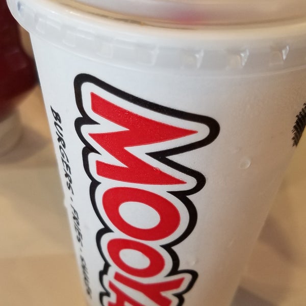 Photo taken at MOOYAH Burgers, Fries &amp; Shakes by Rob B. on 7/11/2018
