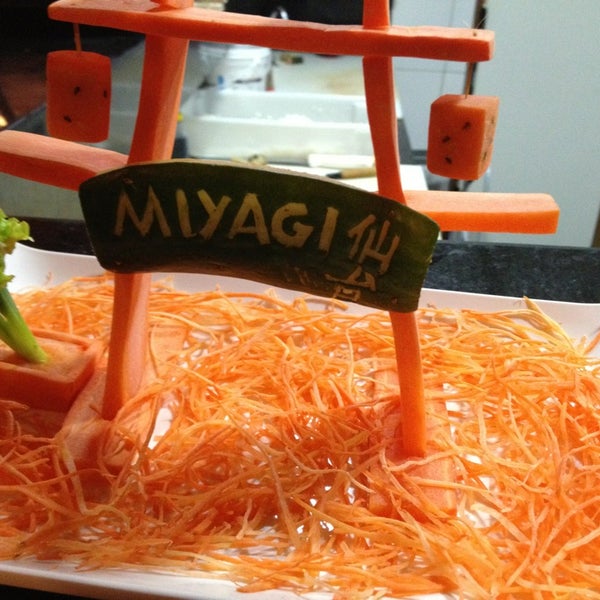 รูปภาพถ่ายที่ Miyagi Sushi โดย Rafael F. เมื่อ 3/23/2013