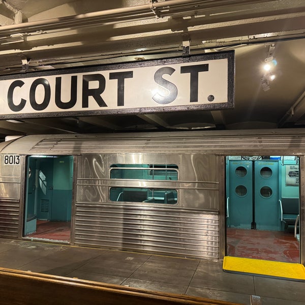 รูปภาพถ่ายที่ New York Transit Museum โดย のぞみ เมื่อ 11/11/2023