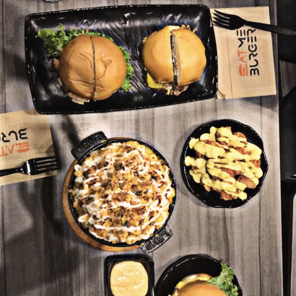 Zhoei Burger