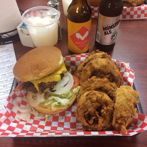 Foto tomada en Chop House Burgers  por John O. el 9/14/2014