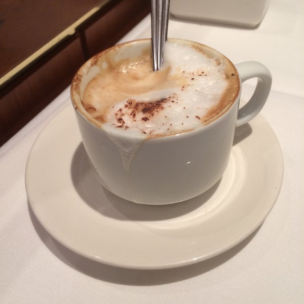 Le cappuccino est comme en italie ça c'est rare dans les restos j'adore la terrasse comme en Europe  super