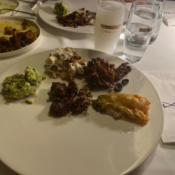 Foto diambil di Giritli Balık Restaurant oleh Ⓜ️♈️💲➕❗️ pada 10/7/2023