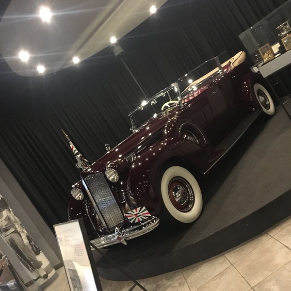 Foto tirada no(a) The Royal Automobile Museum por Olga C. em 5/4/2018