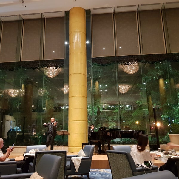 8/24/2017 tarihinde Martin Jude G.ziyaretçi tarafından Lobby Lounge at Makati Shangri-La'de çekilen fotoğraf