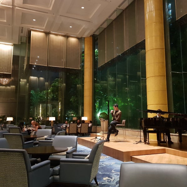 7/3/2017 tarihinde Martin Jude G.ziyaretçi tarafından Lobby Lounge at Makati Shangri-La'de çekilen fotoğraf