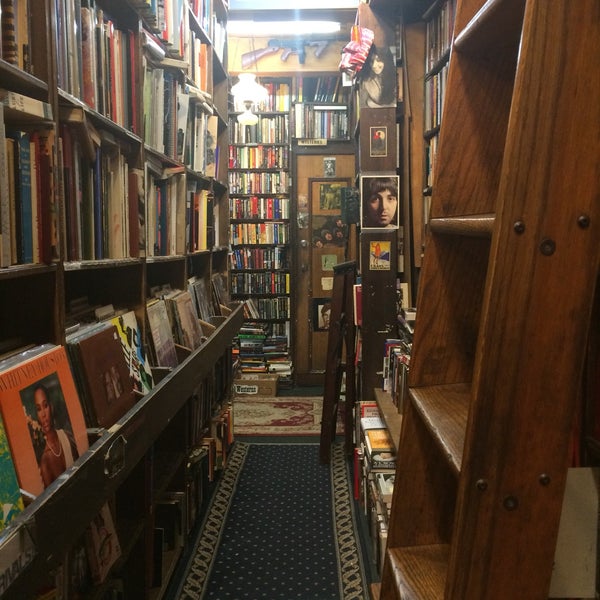 Photo taken at Westsider Rare &amp; Used Books Inc. by Jess R. on 9/20/2016