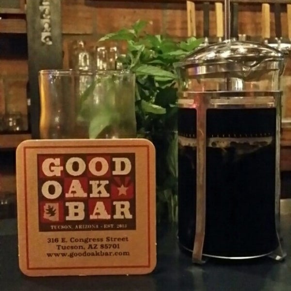 Foto tirada no(a) The Good Oak Bar por Tony em 6/14/2014