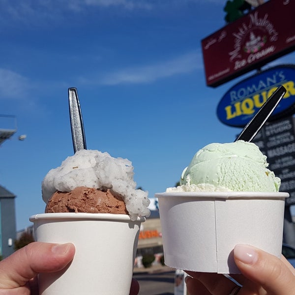 Foto tirada no(a) Mashti Malone Ice Cream por Dmitri K. em 5/26/2019