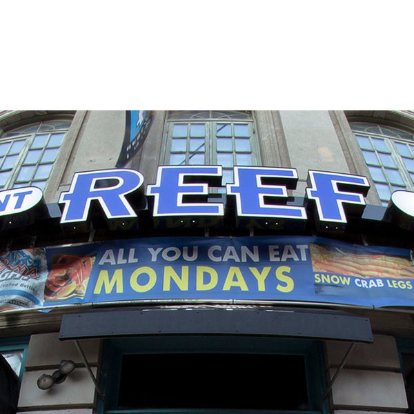 9/13/2013 tarihinde Reef Caribbean Restaurant And Loungeziyaretçi tarafından Reef Caribbean Restaurant And Lounge'de çekilen fotoğraf