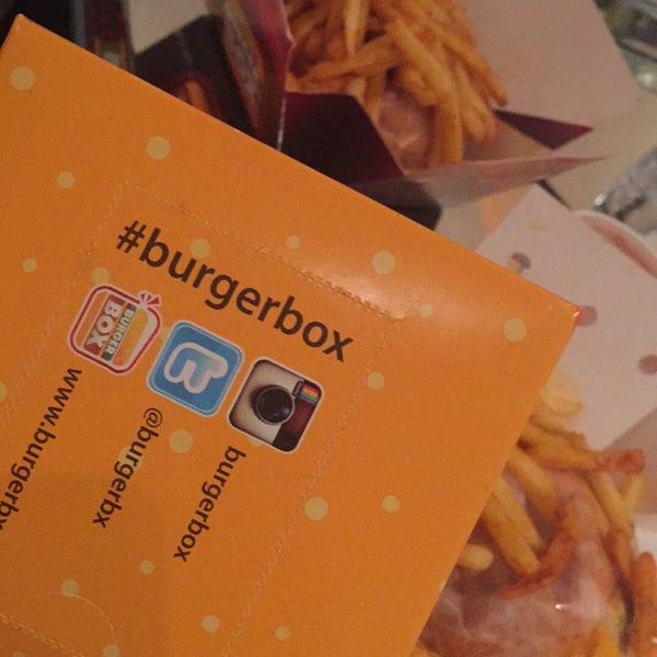 Foto tomada en Burger Box  por خلود 💎 el 6/6/2015