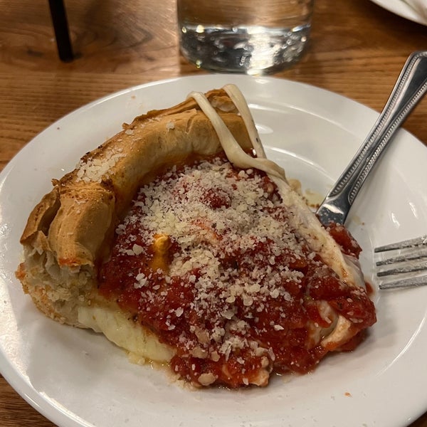 Photo taken at Giordano&#39;s by 𝖱𝖤𝖤𝖬 .. on 5/15/2023