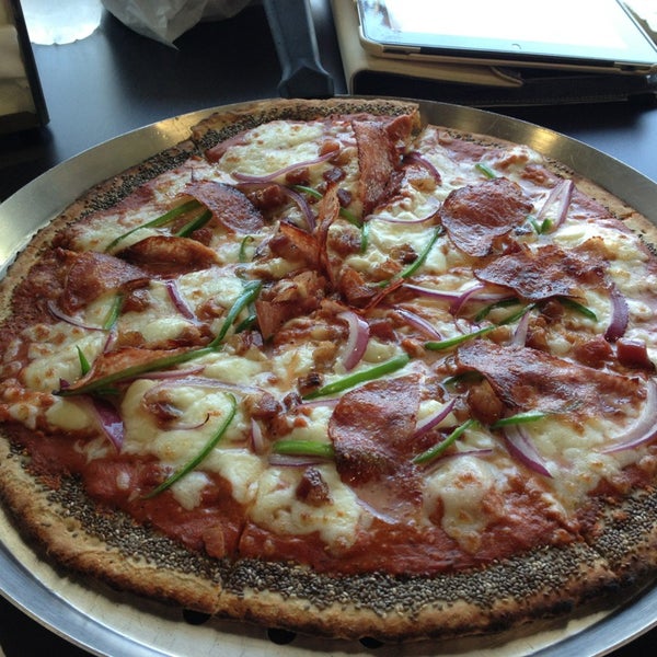 5/31/2013にDora W.がBravo Pizzaで撮った写真