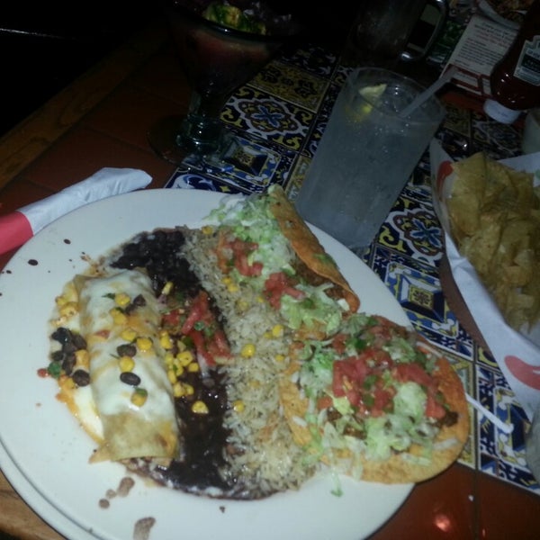 Photo taken at Chili&#39;s Grill &amp; Bar by Scott H. on 6/18/2014