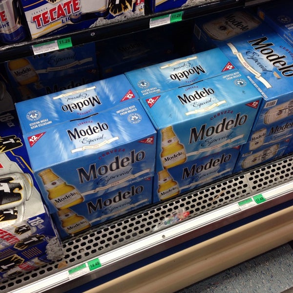 супермаркет. полки супермаркета. парень в супермаркете. братьев кашириных 116 челябинск. братья супермаркетах.