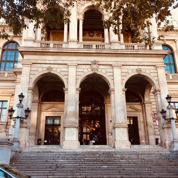 10/31/2018 tarihinde Nazli R.ziyaretçi tarafından Universität Wien'de çekilen fotoğraf