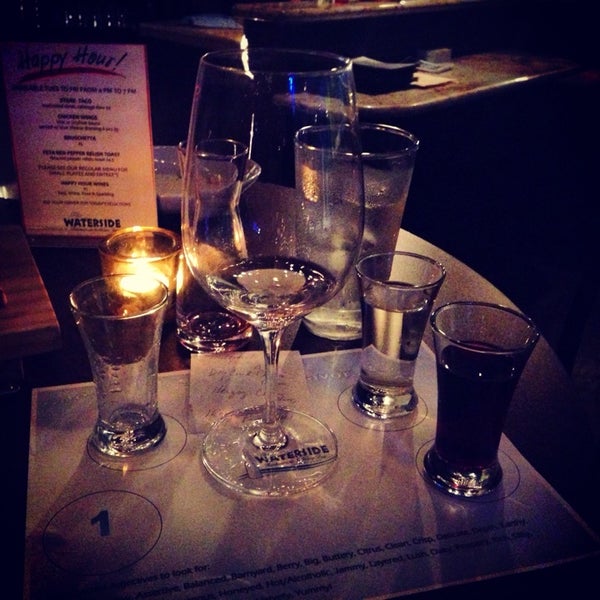 Foto tirada no(a) The Waterside Restaurant &amp; Wine Bar por Solymar L. em 3/29/2014