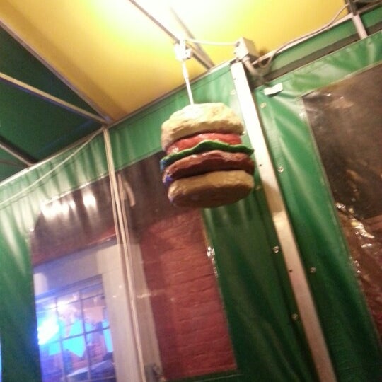 11/6/2012にMatthew N.がCarytown Burgers &amp; Friesで撮った写真