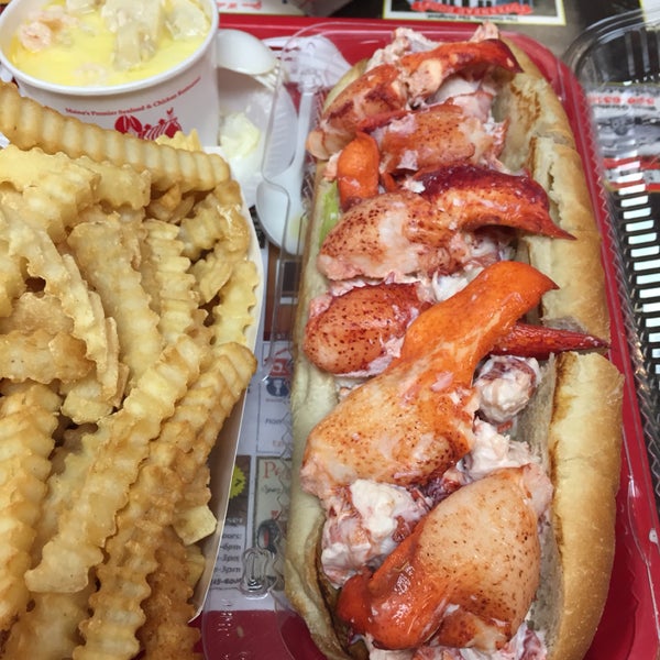 Nothing beats their foot long lobster roll! Seafood stew was pretty good too. I'll miss this place.