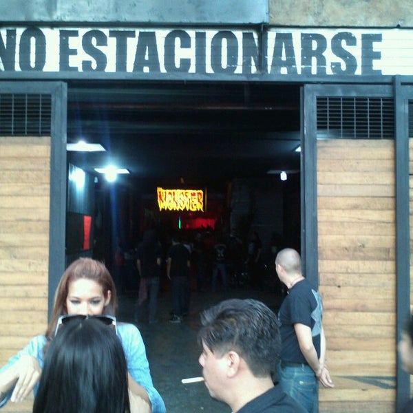 Foto tirada no(a) Monster Headquarters por Randy M. em 6/9/2013