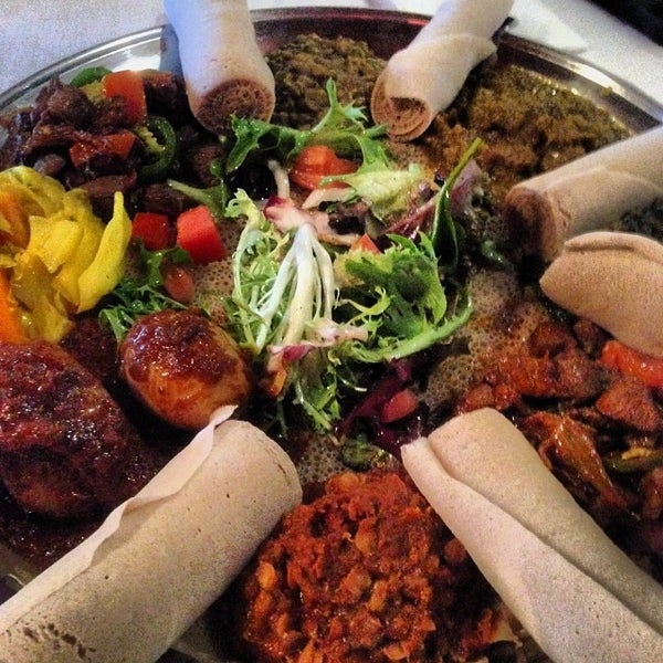 Foto tomada en Lucy Ethiopian Restaurant &amp; Lounge  por Fake Jay Action Figure el 1/17/2014