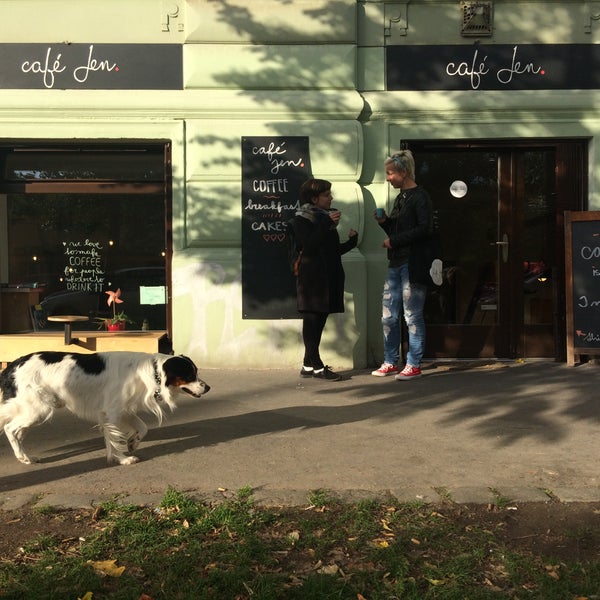 Das Foto wurde bei café jen von café jen am 10/10/2017 aufgenommen