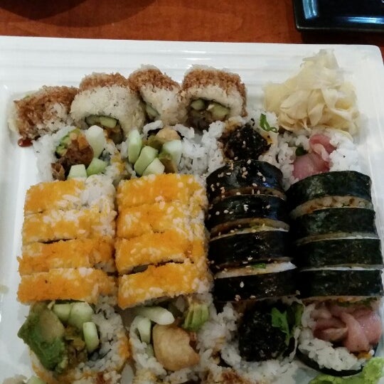 Foto scattata a Sushi Neko da Jeanny N. il 9/27/2014
