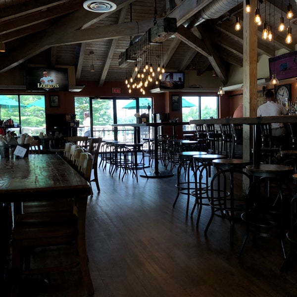 The Field Burger & Tap 1 Country Club Ln