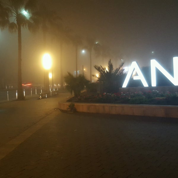 รูปภาพถ่ายที่ Anfa Place Shopping Center โดย Sof เมื่อ 2/16/2017