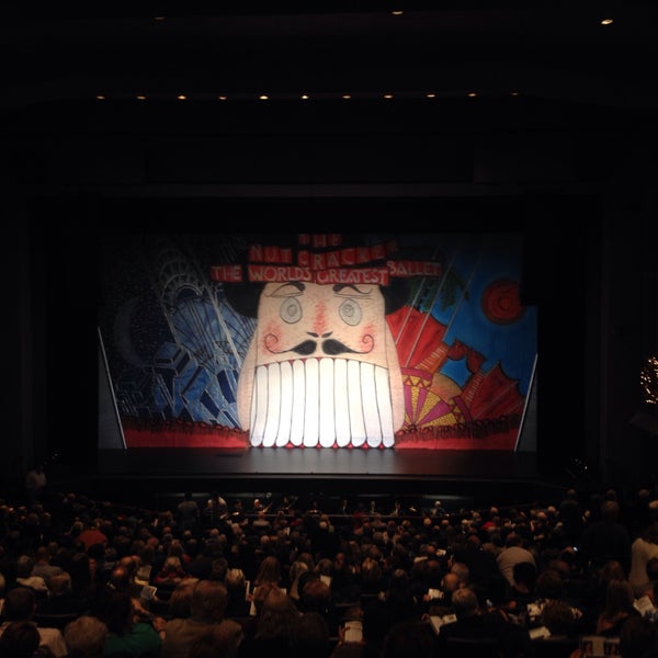 รูปภาพถ่ายที่ Van Wezel Performing Arts Hall โดย Frank M. เมื่อ 12/20/2015