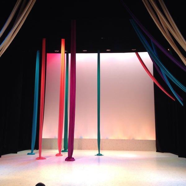 รูปภาพถ่ายที่ Asolo Repertory Theatre โดย Frank M. เมื่อ 1/17/2015