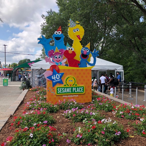 Photo taken at Sesame Place by LEVEL 13 on 7/25/2020