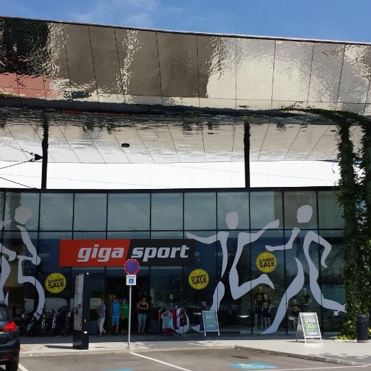 виды спорта в ялте. спортзал футбол ялтинская. владимир свиридов фитнес тренер. спартакиада. мастер джим ялта.