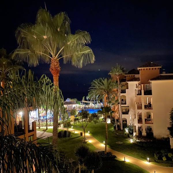Foto diambil di Marriott&#39;s Marbella Beach Resort oleh R pada 10/5/2021