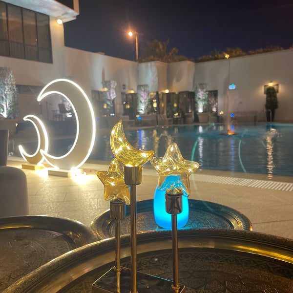 Foto diambil di Sheraton Kuwait, a Luxury Collection Hotel oleh ماجد . pada 3/28/2023