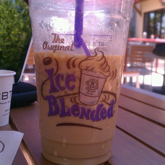Photo taken at The Coffee Bean &amp; Tea Leaf by Lindsey H. on 6/4/2013