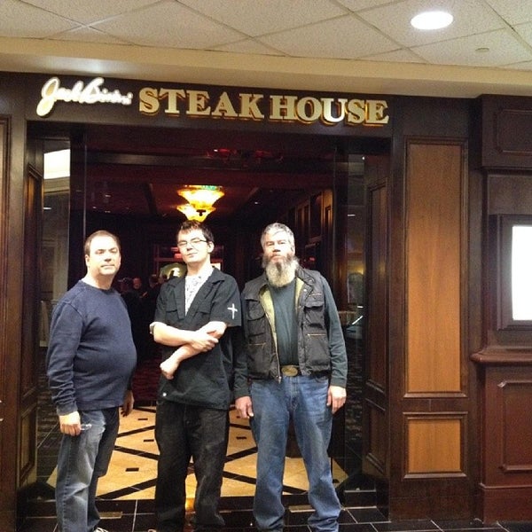 Foto scattata a Jack Binion&#39;s Steak House da Reilly C. il 10/20/2013