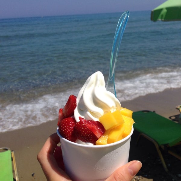 7/18/2014에 Anna A.님이 YAOURTAKI - Frozen Yogurt - Ice Cream - Coffee - Smoothie에서 찍은 사진