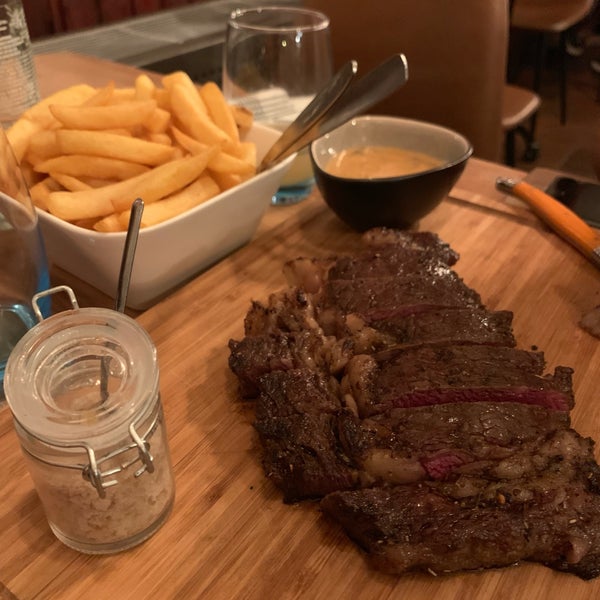 I love steaks and this place does them WELL. Possibly the best steak I’ve ever had. Forget the sauce! Just have it with a bit of smoked salt. Absolutely amazing!