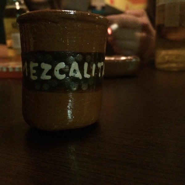 รูปภาพถ่ายที่ Mezcalitas โดย Alfredo R. เมื่อ 12/6/2014