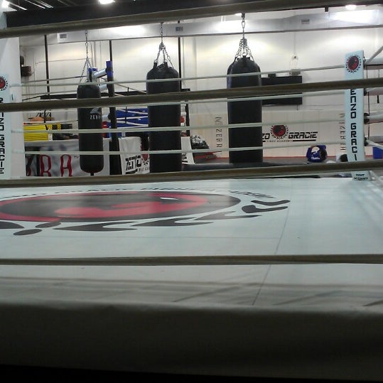 รูปภาพถ่ายที่ Renzo Gracie Fight Academy โดย Di F. เมื่อ 2/20/2013